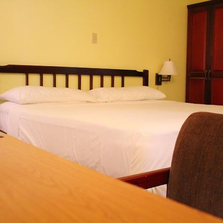 Brandsville Hotel Джорджтаун Екстериор снимка